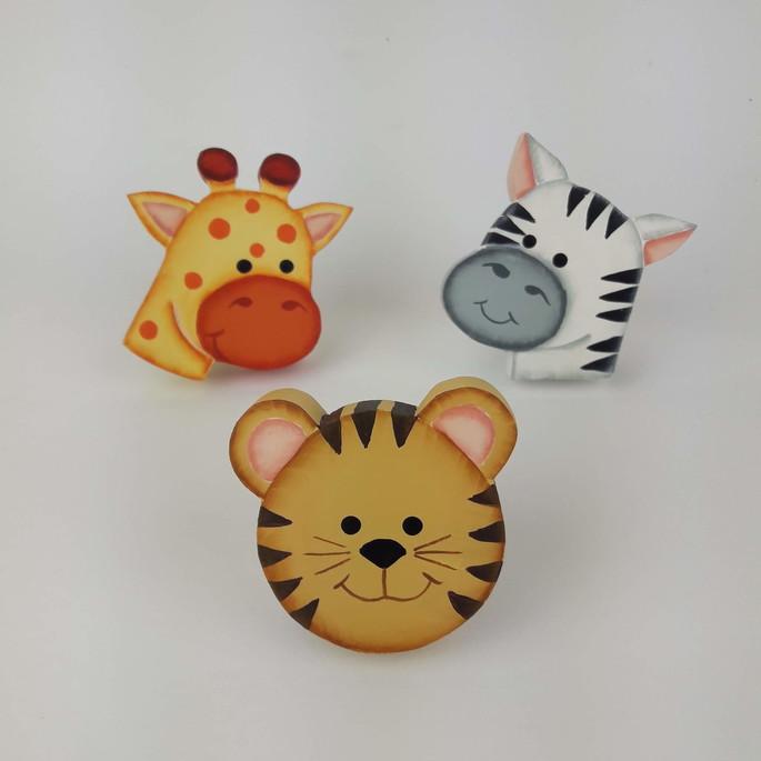 Puxadores bichinhos safari para decoração de bebê