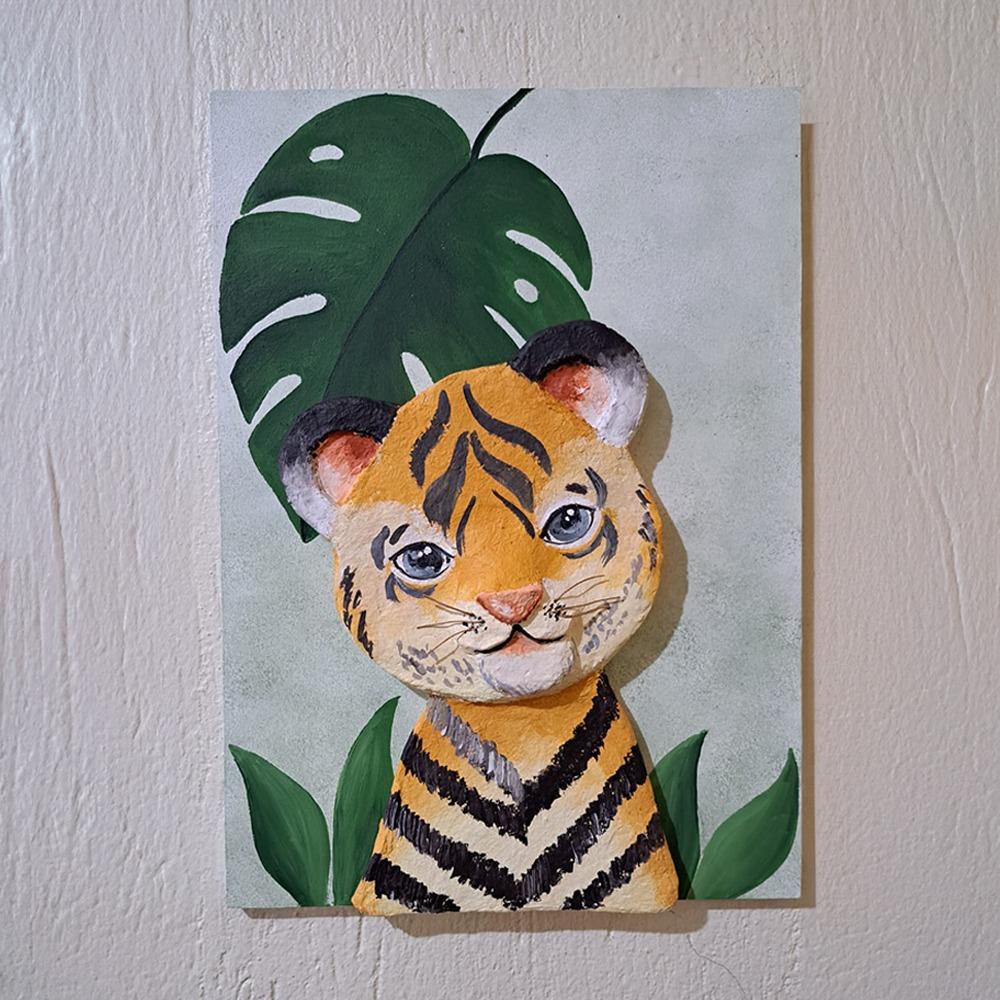 Quadro de tigre de papel machê para decoração infantil