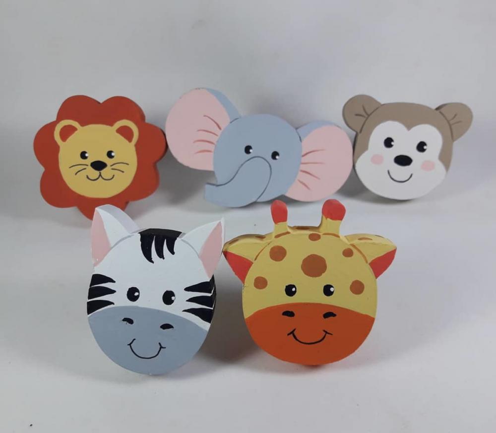 Puxadores bichinhos safari para decoração de bebê