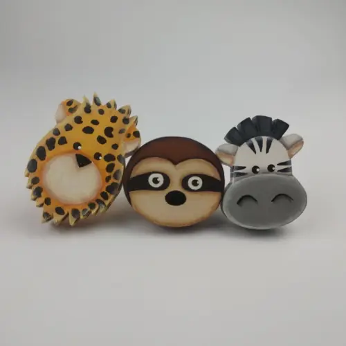 Puxadores bichinhos safari para decoração de bebê