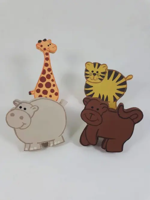 Puxadores bichinhos safari para decoração de bebê