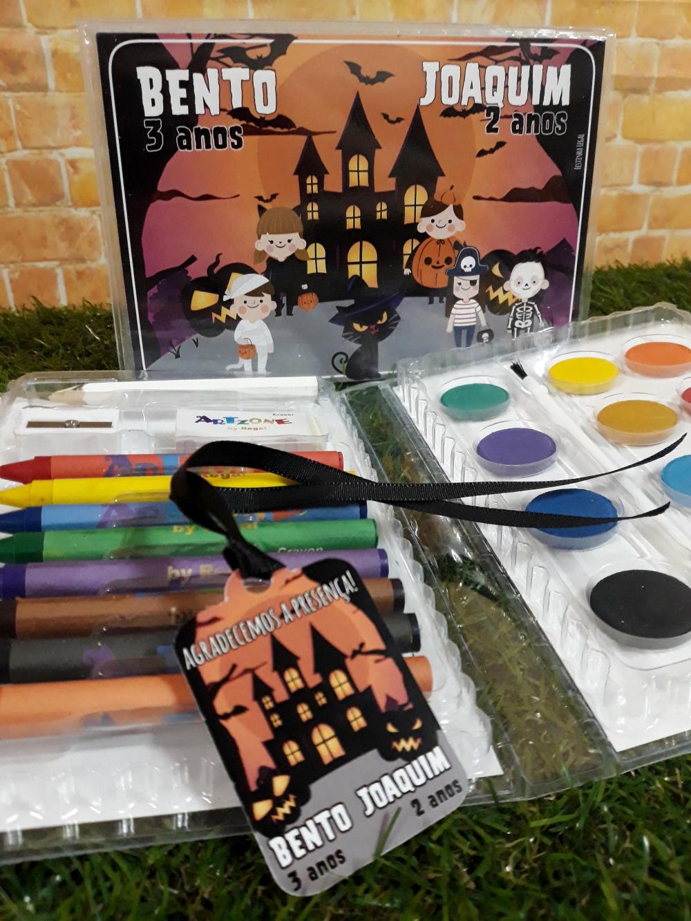 Lembrancinha Halloween estojo aquarela 31 itens personalizado