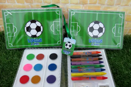 Lembrancinha futebol estojo de pintura 31 itens personalizado