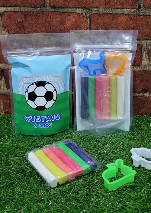 Lembrancinha futebol kit massinha no saquinho