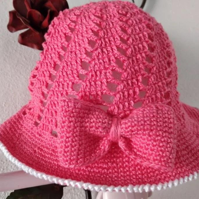 Chapéu infantil de crochê com laço cor rosa