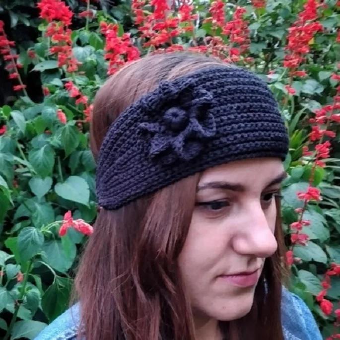 Faixa para cabelo em crochê - headband - preta com flor