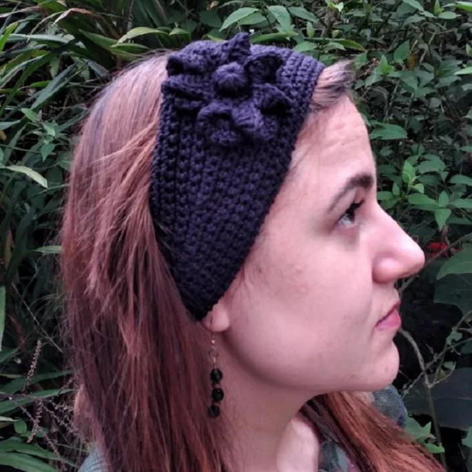 Faixa para cabelo em crochê - headband - preta com flor