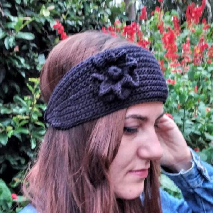 Faixa para cabelo em crochê - headband - preta com flor