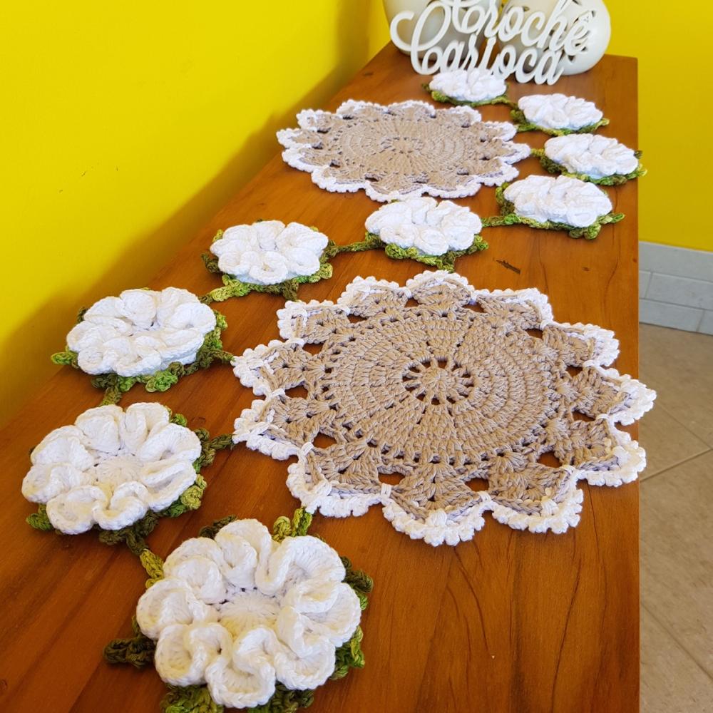 Caminho de mesa crochê floral 3D requinte - ESCOLHA CORES