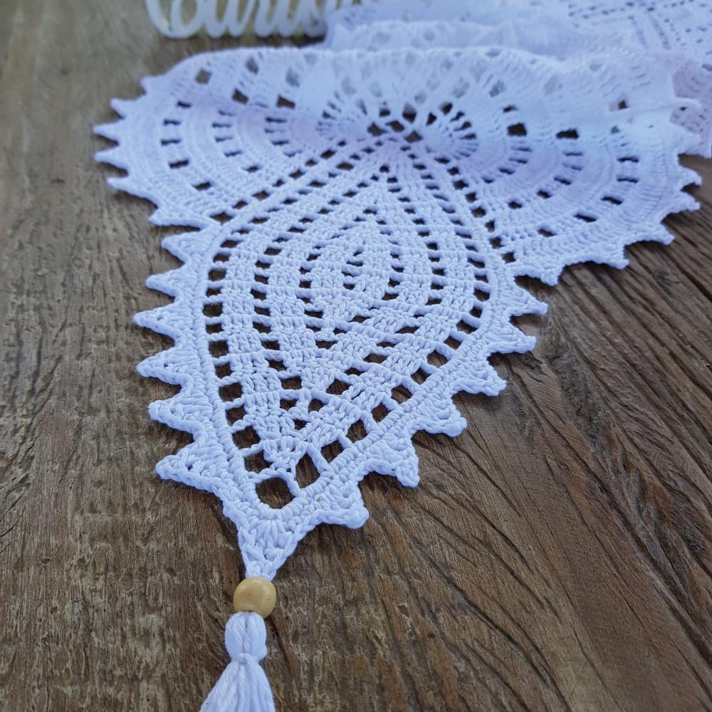 Caminho de Mesa Infinito branco Crochê Leve tassel e miçanga na