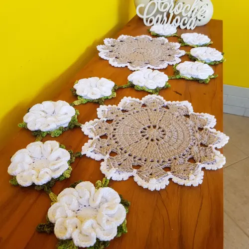 Caminho de mesa crochê floral 3D requinte - ESCOLHA CORES