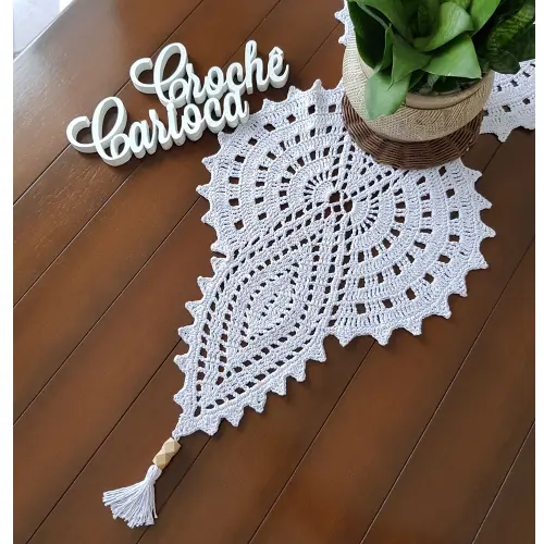 Caminho de Mesa Infinito branco Crochê Leve tassel e miçanga na