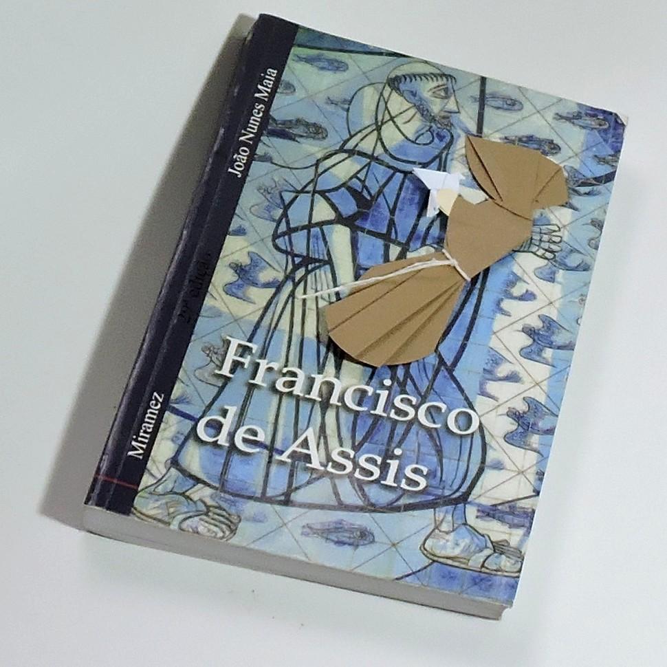 Marcador de Livro ou aplique - São Francisco de Assis em origami