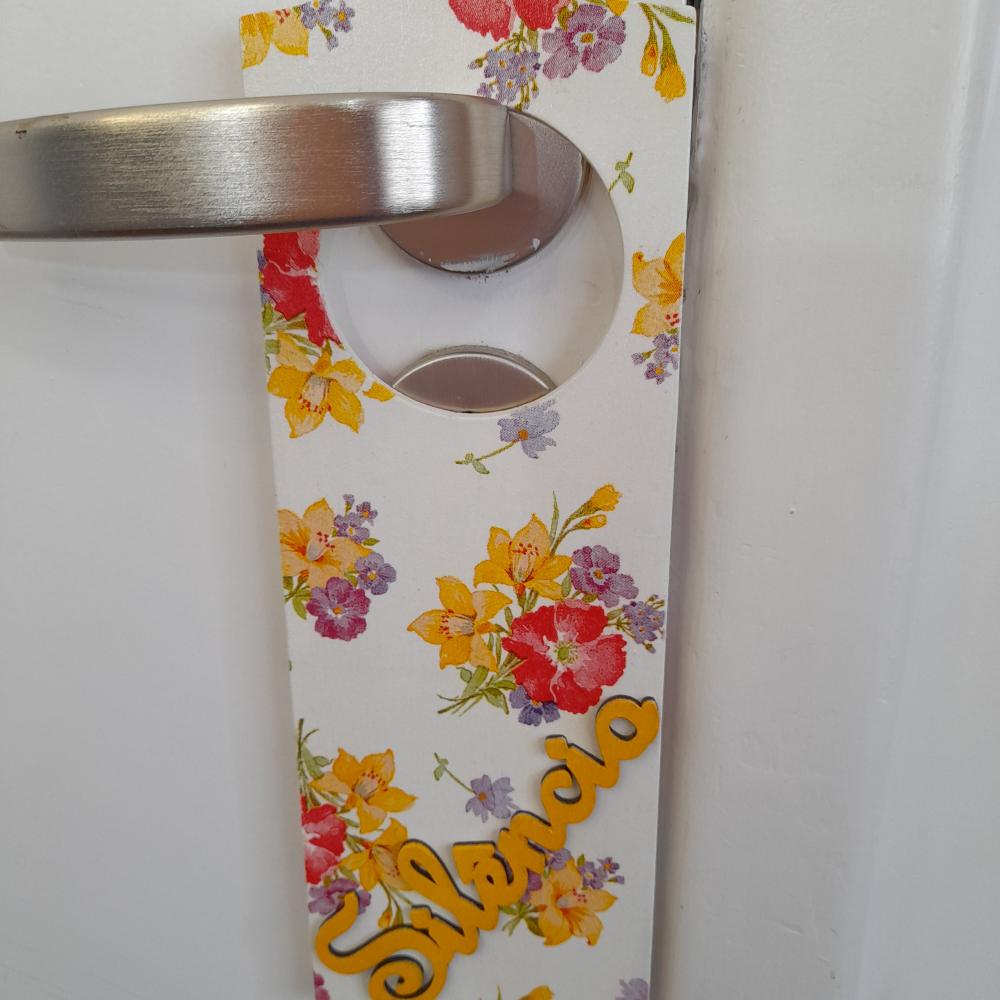 Aviso para Porta em mdf Branco com Detalhe Floral