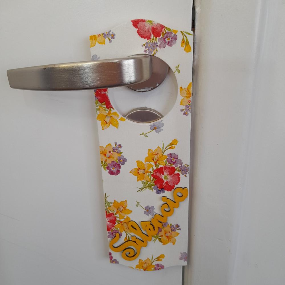 Aviso para Porta em mdf Branco com Detalhe Floral