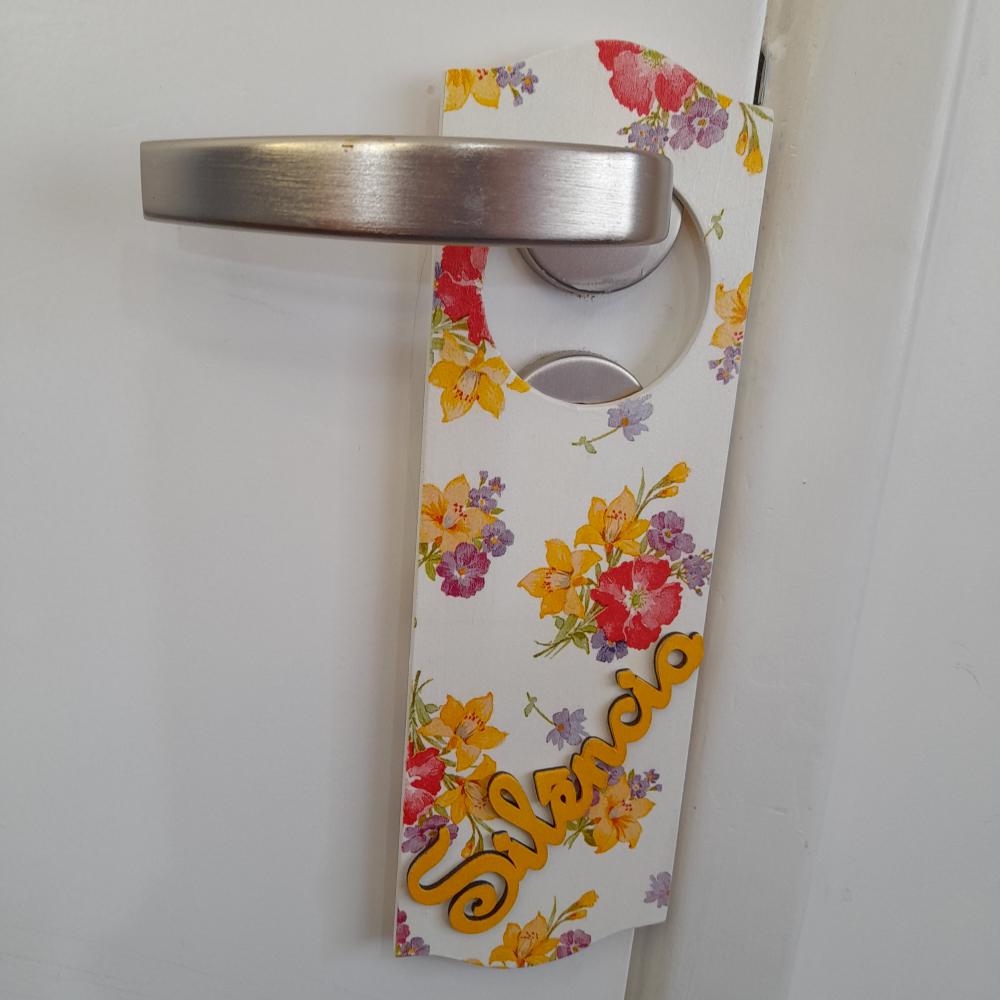 Aviso para Porta em mdf Branco com Detalhe Floral