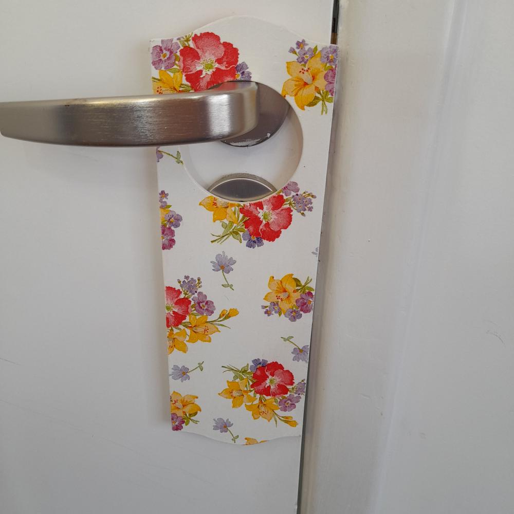 Aviso para Porta em mdf Branco com Detalhe Floral