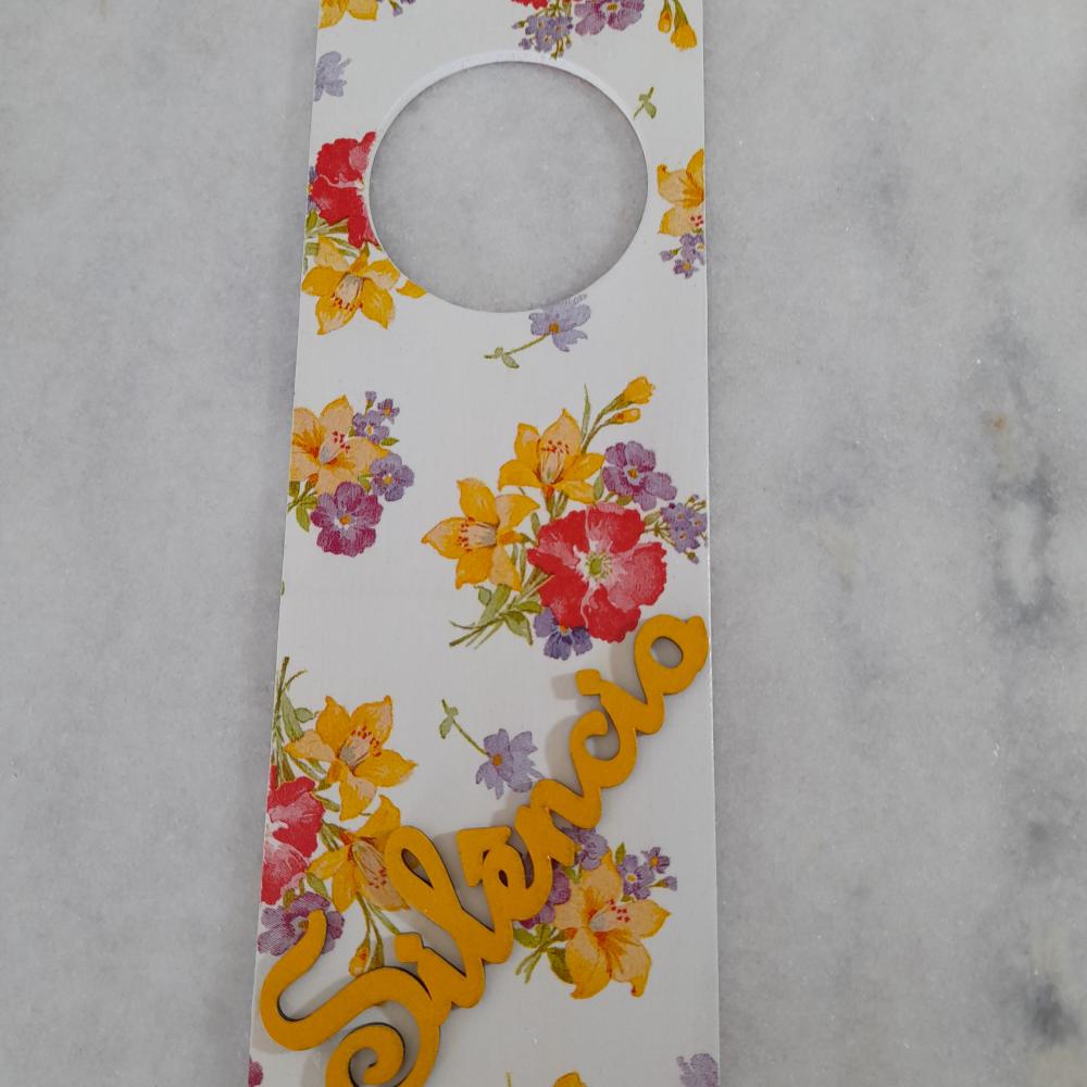 Aviso para Porta em mdf Branco com Detalhe Floral