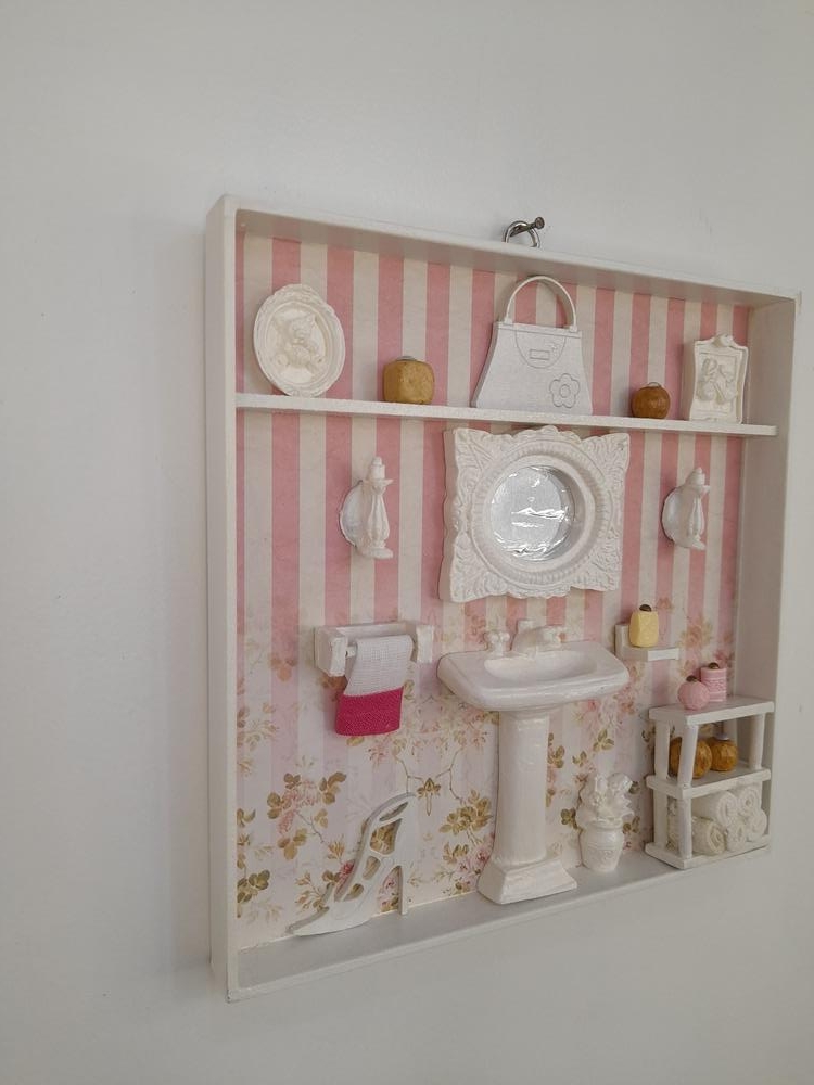 Quadro para Lavabo em mdf Branco Fundo Listrado Rosa