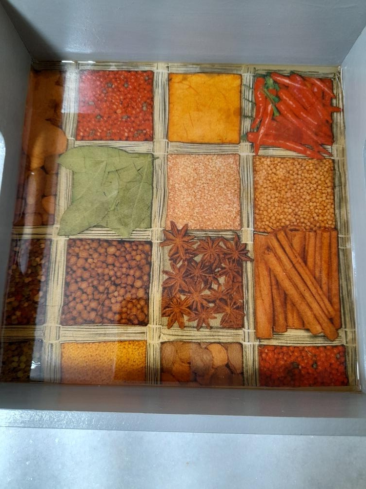 Bandeja em mdf Cinza Decorado com Imagem de Sementes