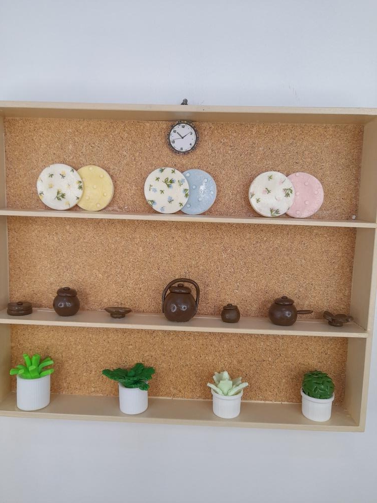 Quadro em mdf Bege Decorado com Miniaturas