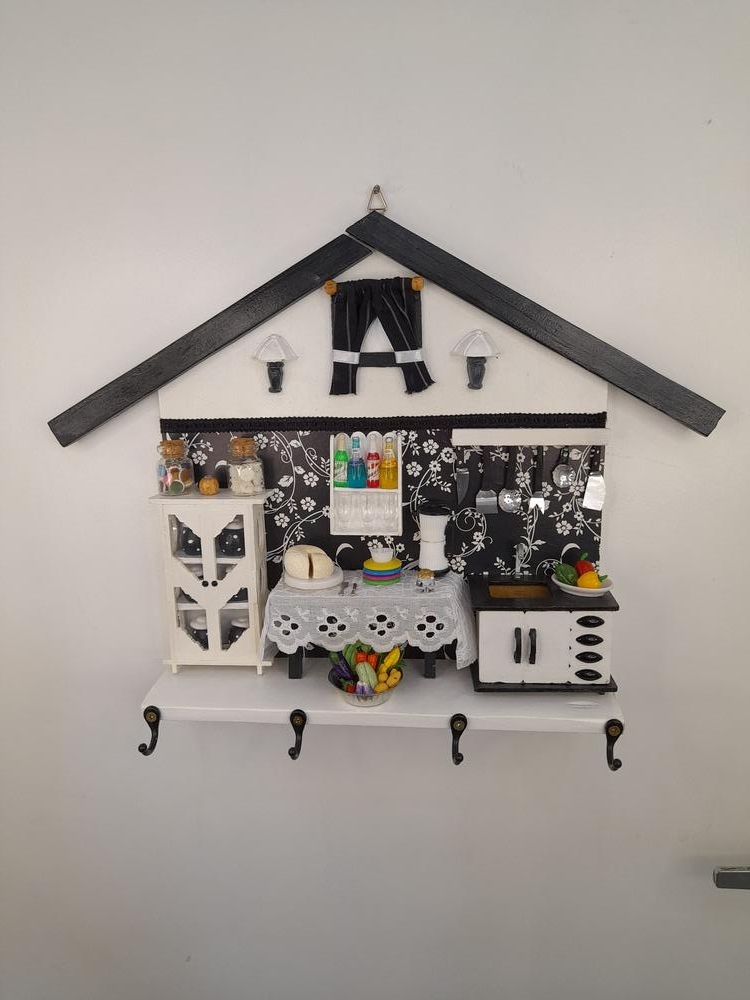 Porta Chave Casa Preto e Branco com Miniatura