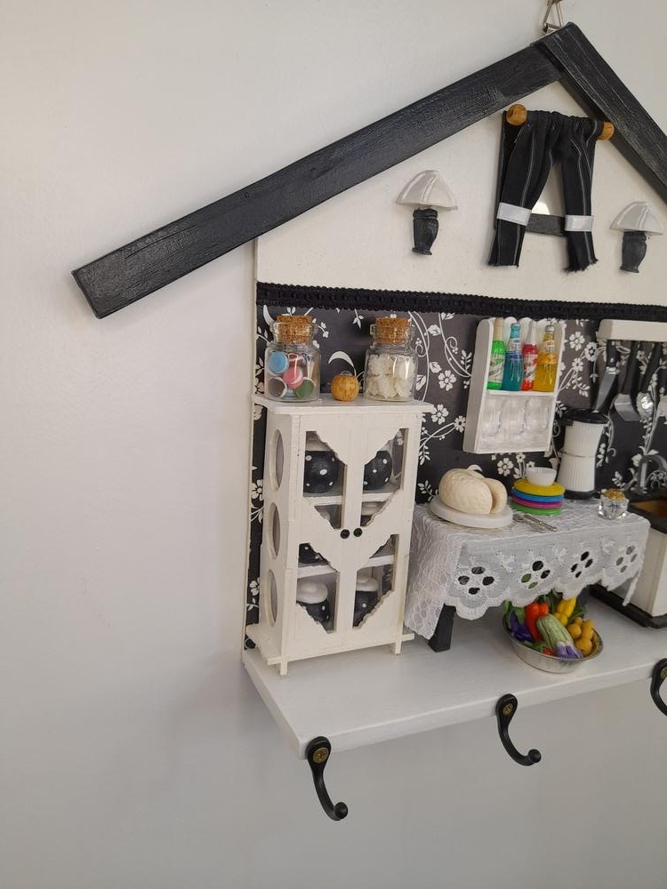 Porta Chave Casa Preto e Branco com Miniatura