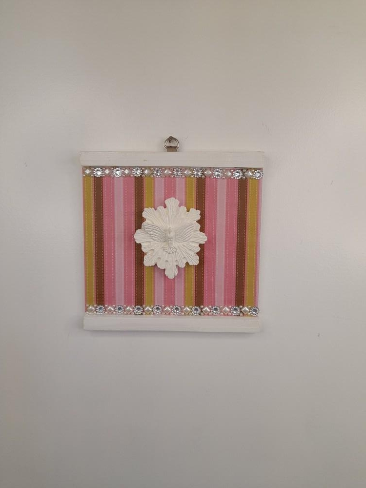 Quadro de mdf Branco Fundo Listrado com Divino