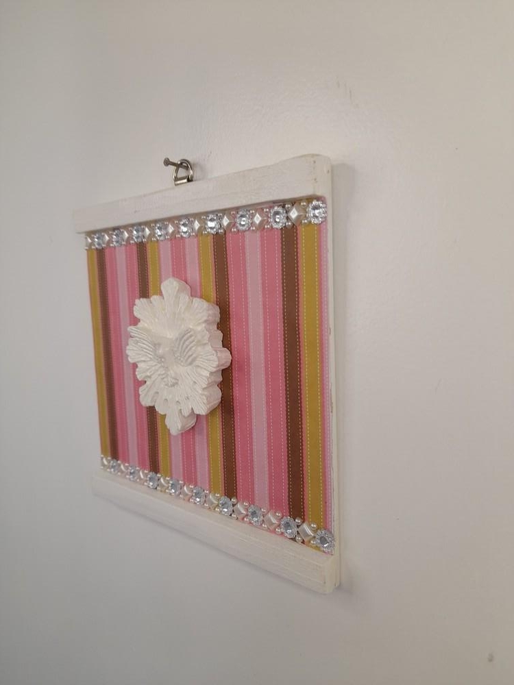 Quadro de mdf Branco Fundo Listrado com Divino