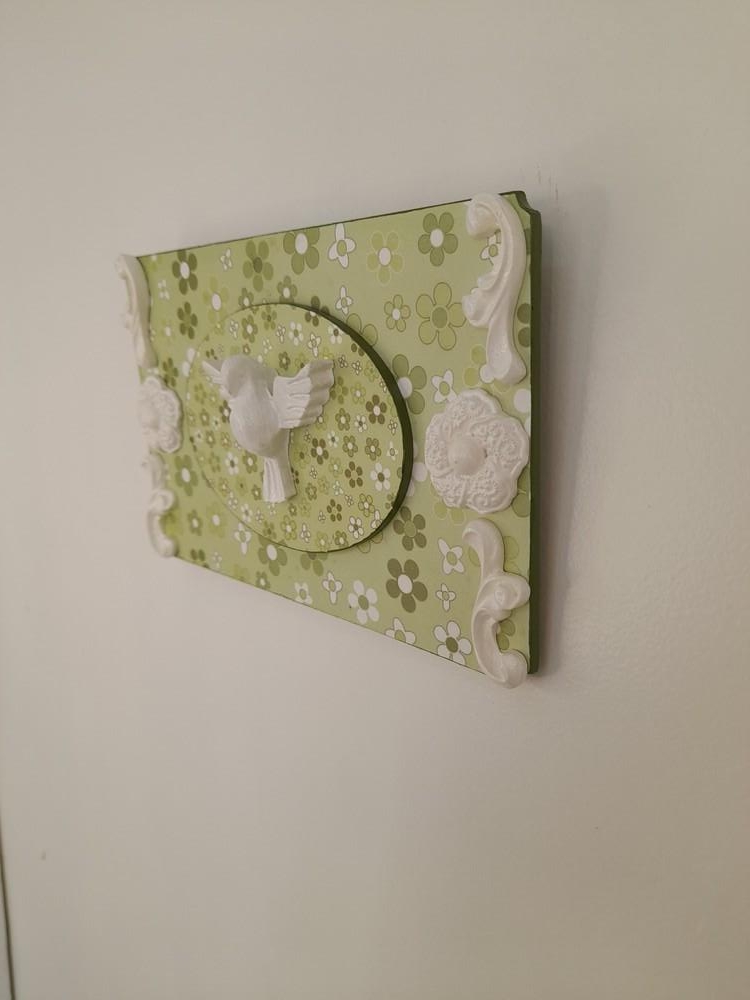 Quadro com Divino e Fundo Floral Verde