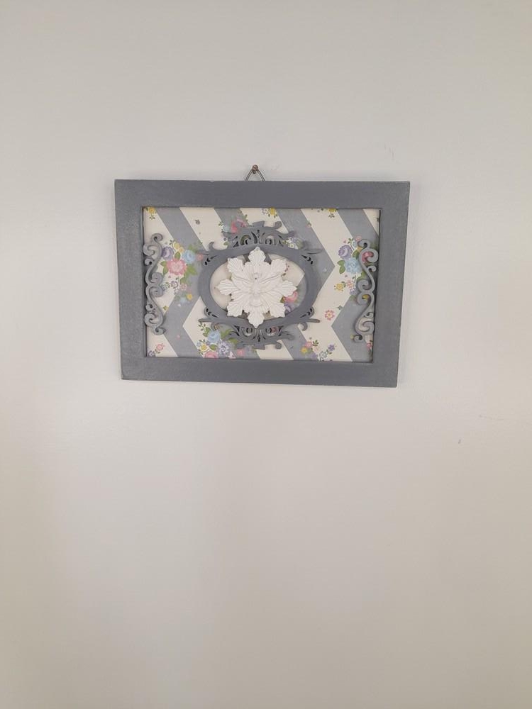 Placa em mdf com Divino Espirito Santo Pintado de Cinza