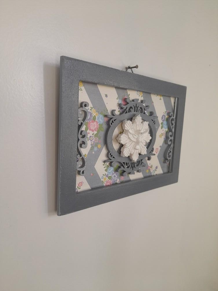 Placa em mdf com Divino Espirito Santo Pintado de Cinza