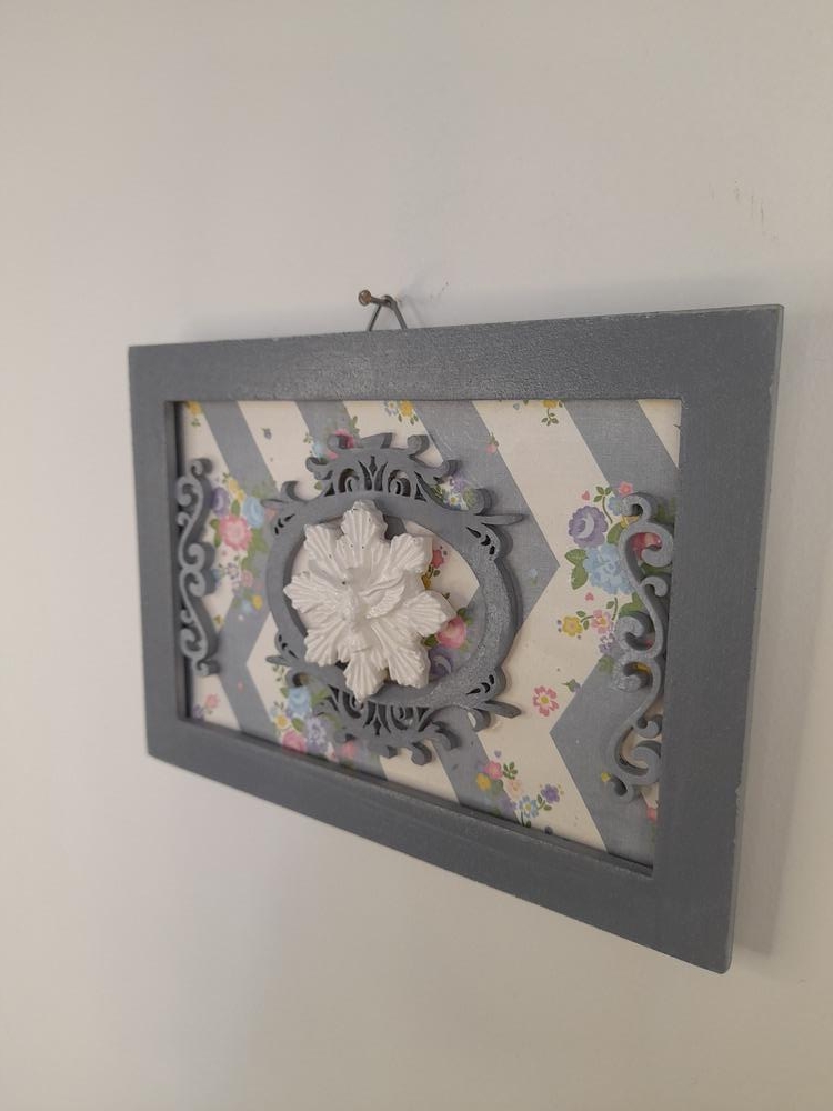 Placa em mdf com Divino Espirito Santo Pintado de Cinza