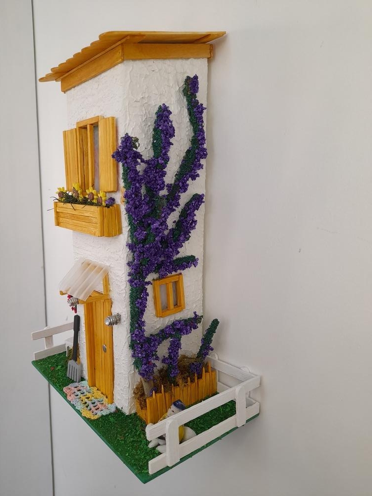 Cenário de Mini Casa com Vegetação