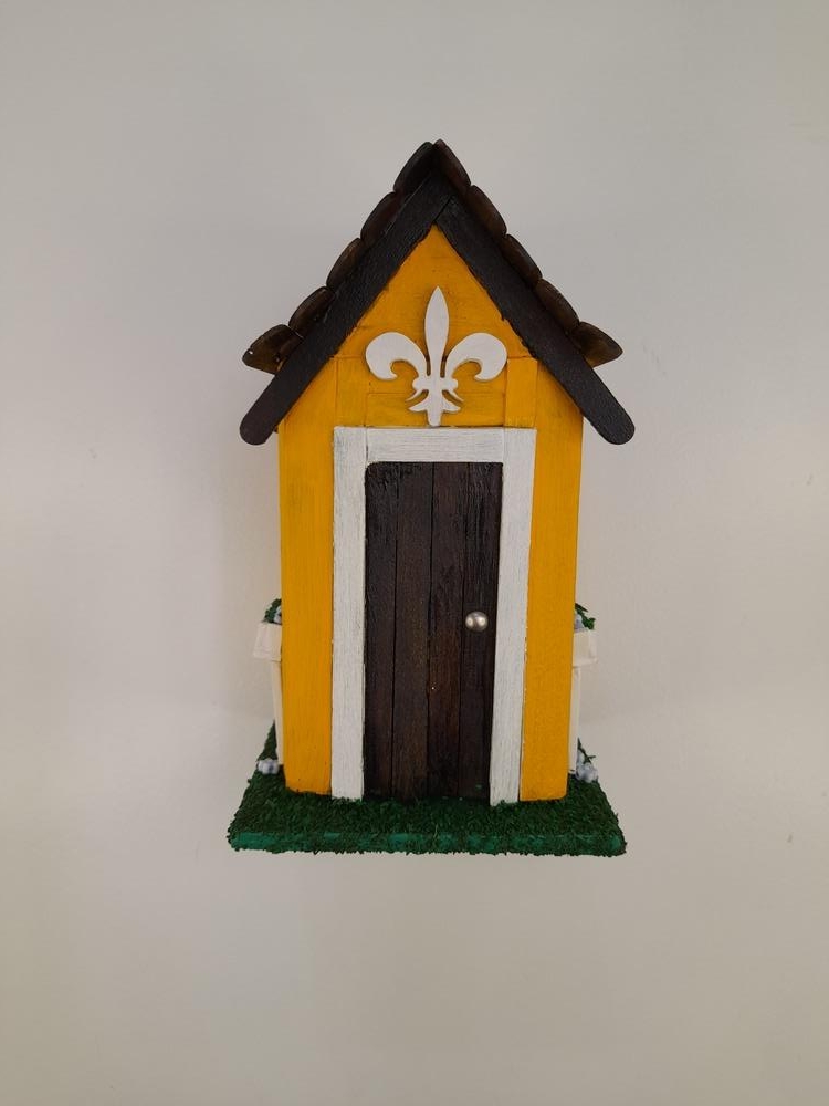 Cenário de Mini Casa Amarelo e Branca