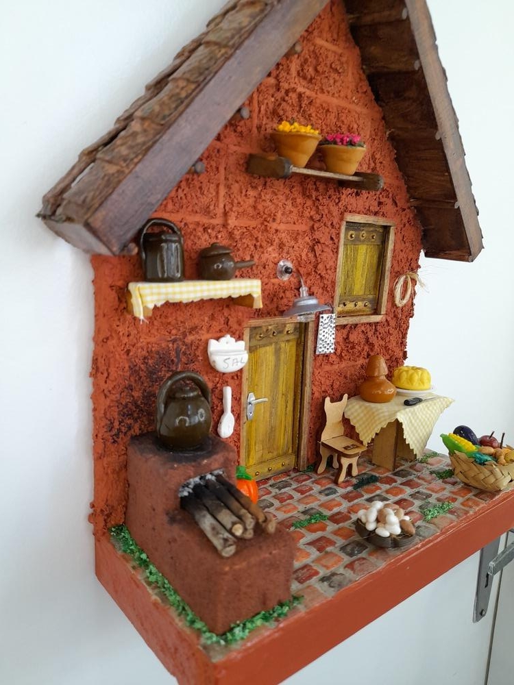 Casa Rústica com Cenário em Miniaturas