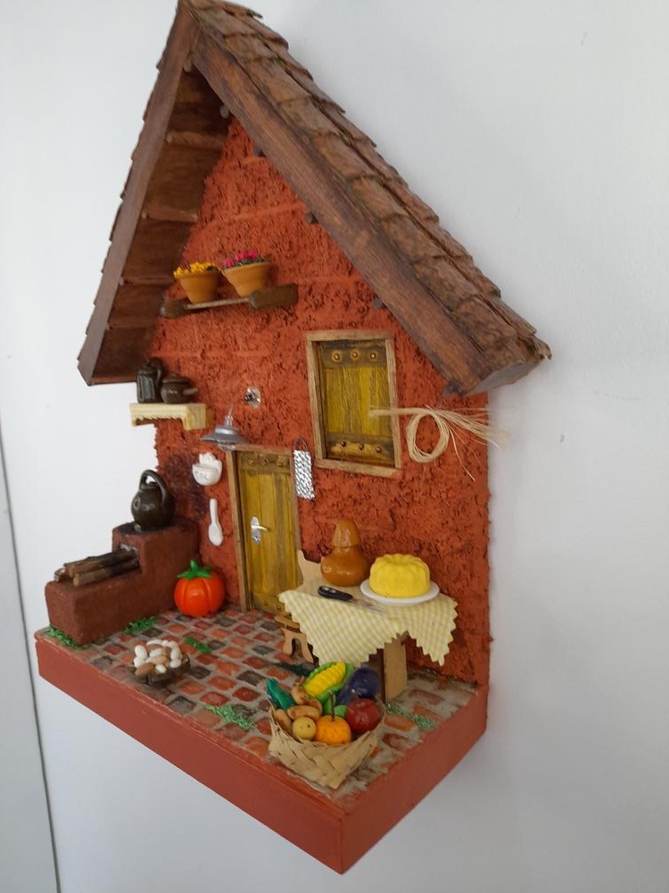 Casa Rústica com Cenário em Miniaturas