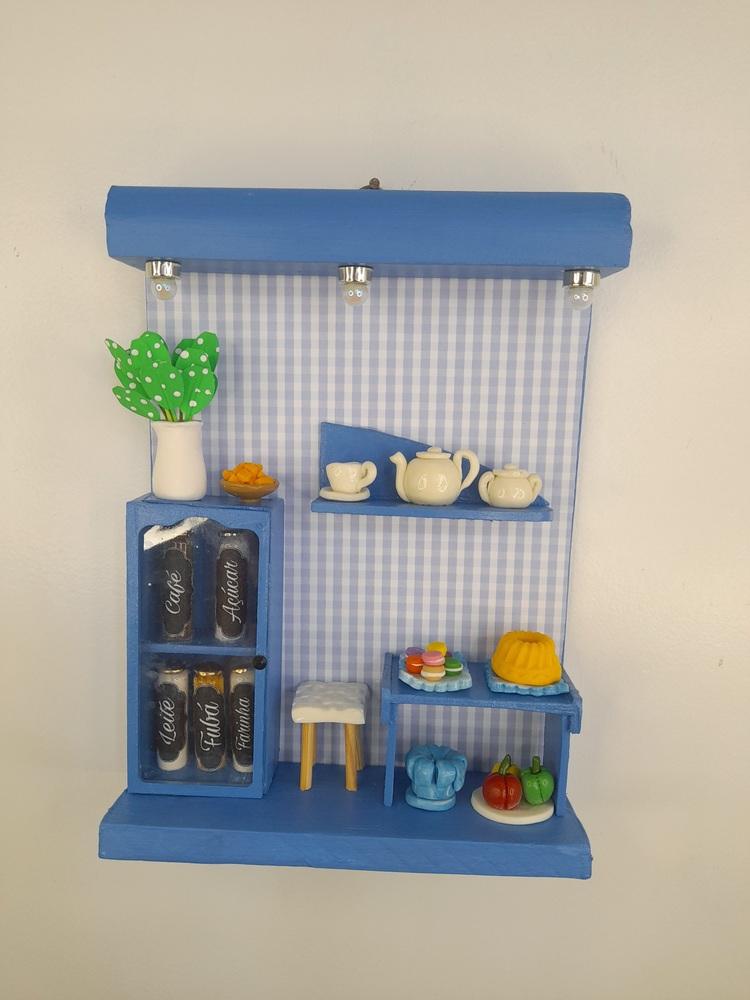 Quadro de mdf e Madeira Azul e Branco Decorado com Miniatura