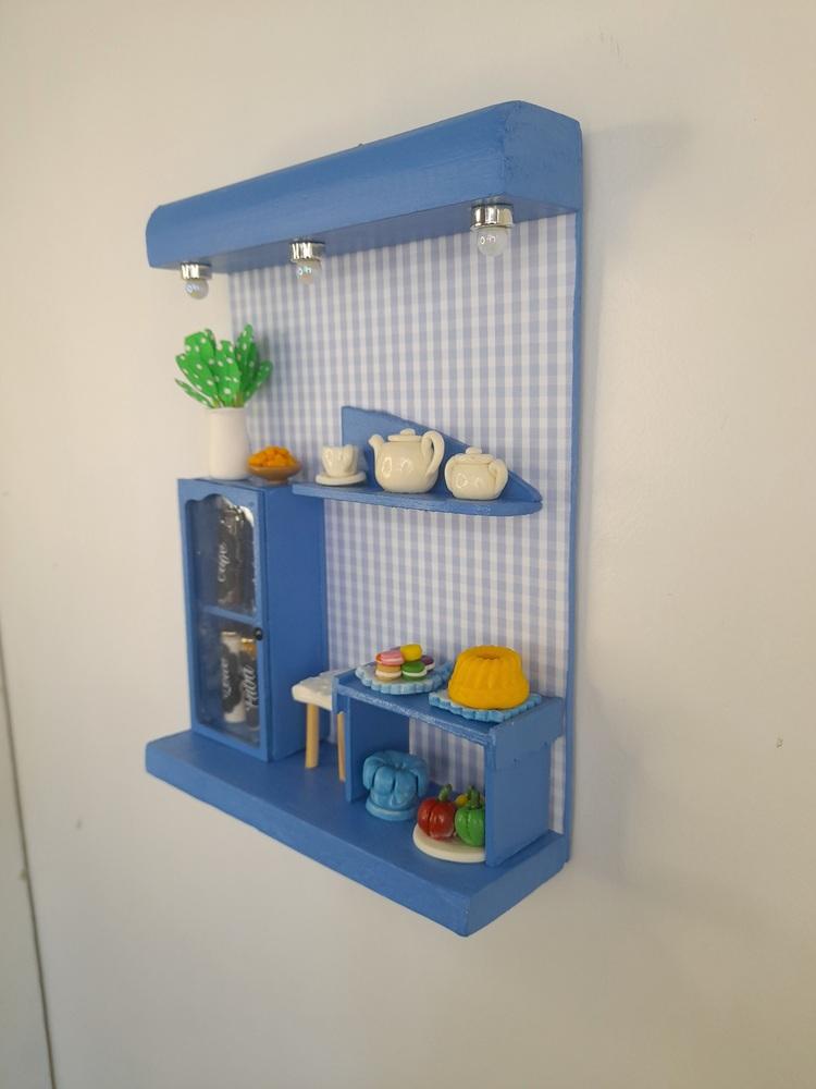 Quadro de mdf e Madeira Azul e Branco Decorado com Miniatura