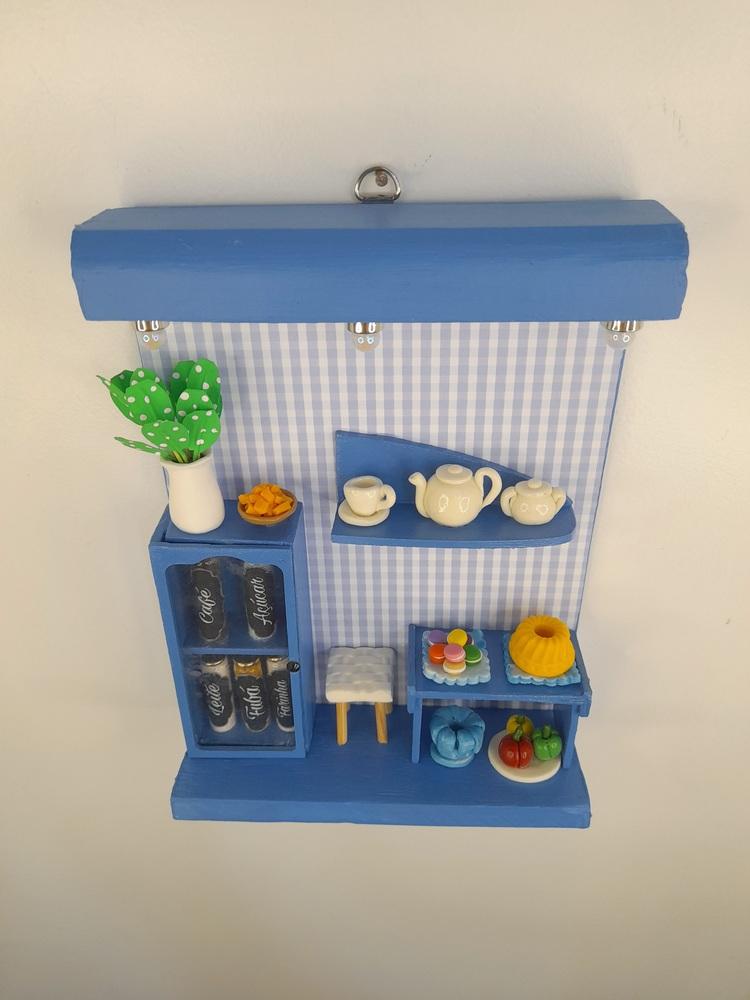 Quadro de mdf e Madeira Azul e Branco Decorado com Miniatura