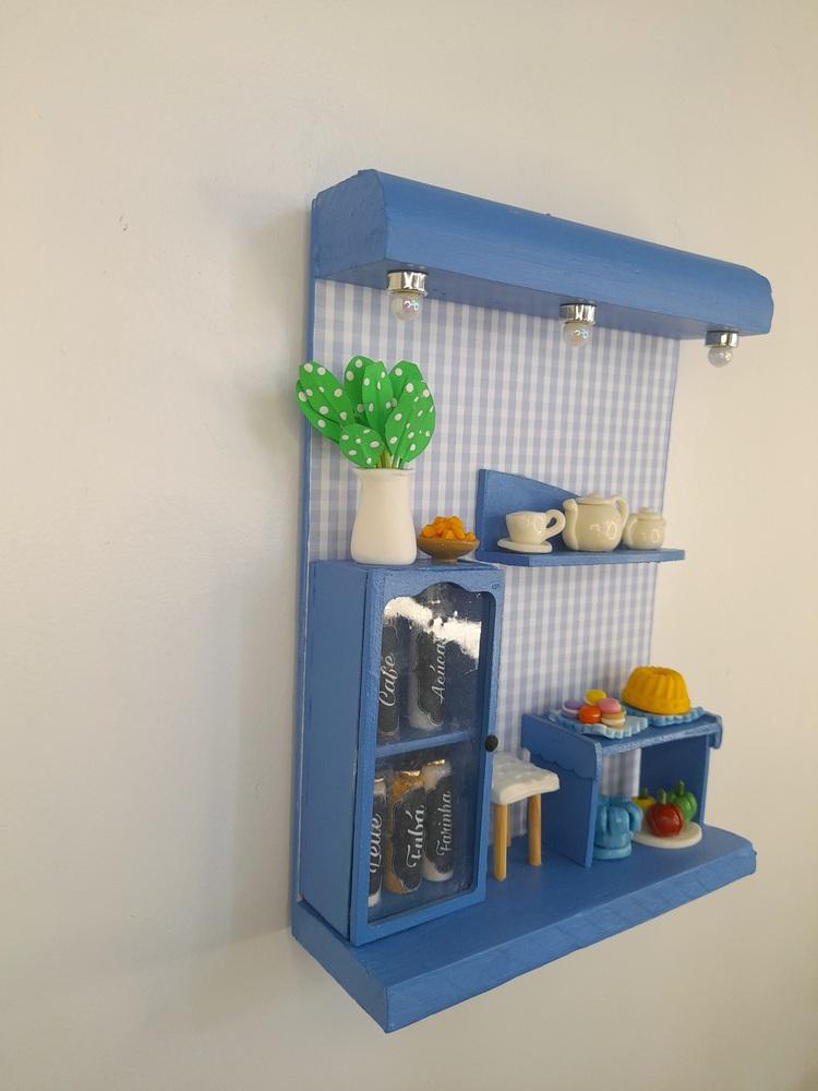 Quadro de mdf e Madeira Azul e Branco Decorado com Miniatura