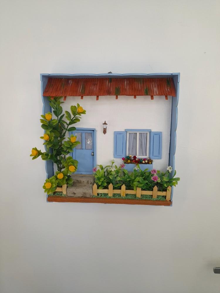 Quadro Cenário Azul e Branco com Miniaturas