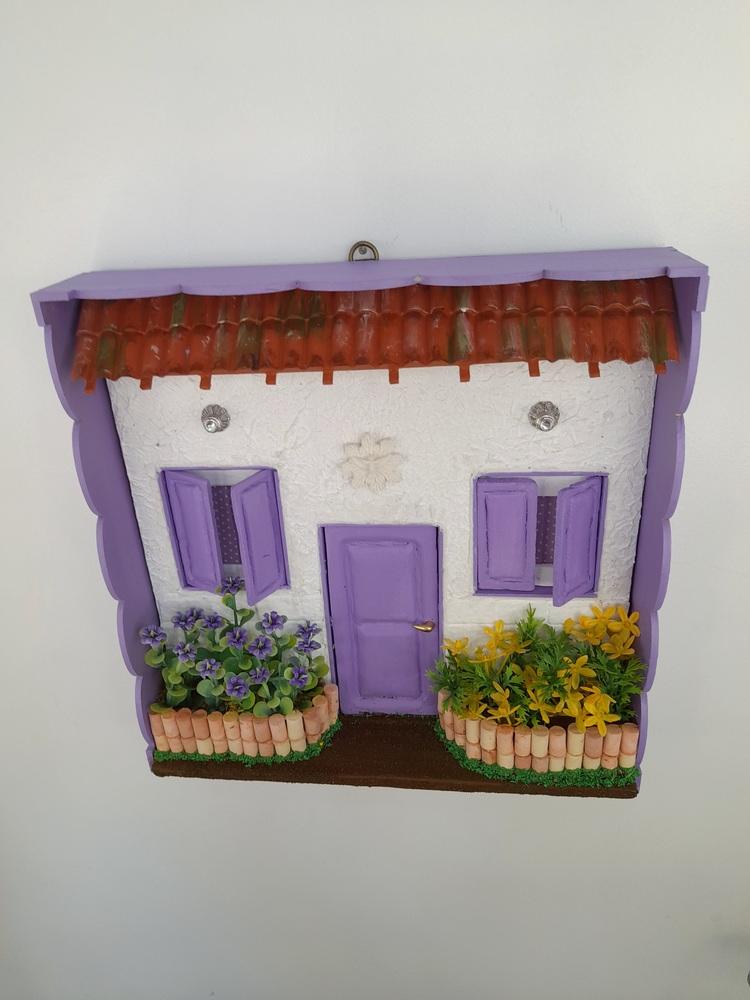 Quadro Cenário Frente de Casa Branco e Lilás com Miniatura