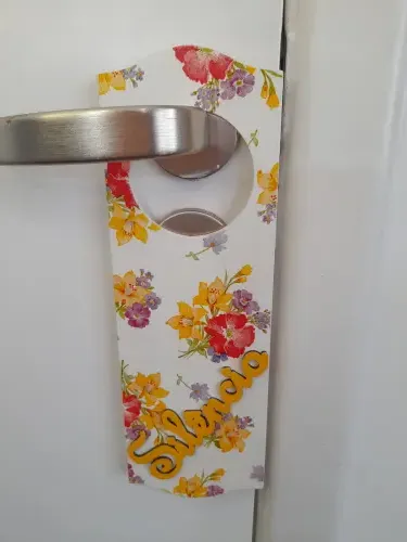 Aviso para Porta em mdf Branco com Detalhe Floral