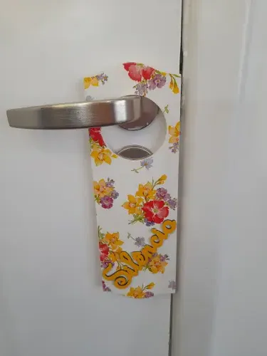 Aviso para Porta em mdf Branco com Detalhe Floral