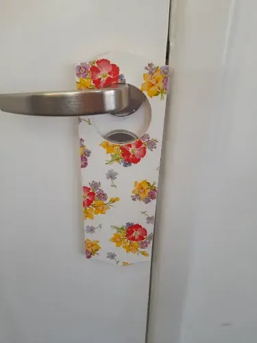 Aviso para Porta em mdf Branco com Detalhe Floral