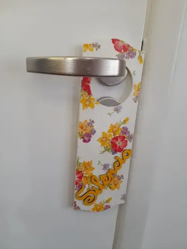 Aviso para Porta em mdf Branco com Detalhe Floral