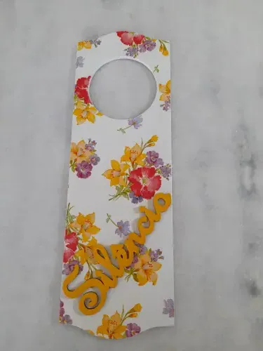 Aviso para Porta em mdf Branco com Detalhe Floral