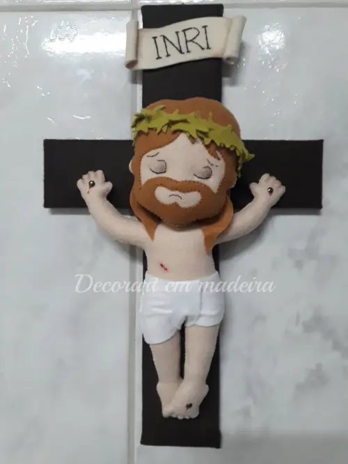 Jesus na cruz boneco decoração feltro