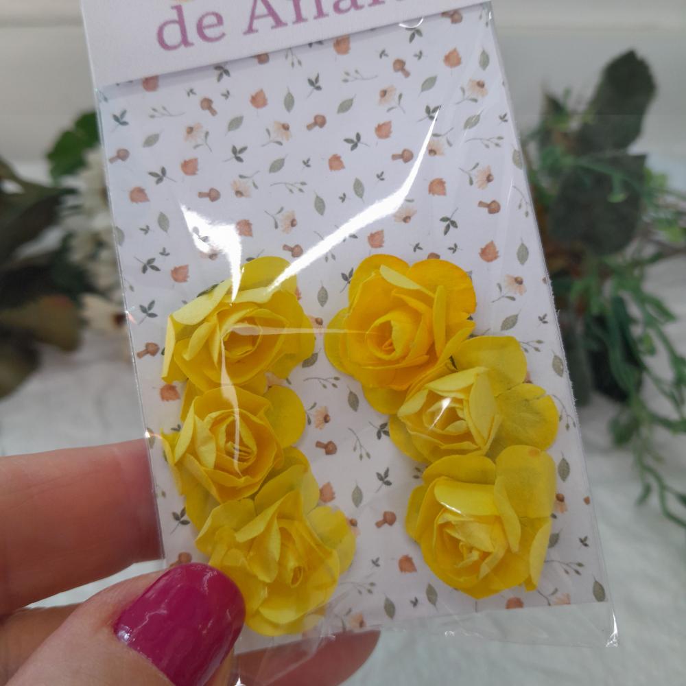 Flores de Papel Amarela - cartela com 6 unidades